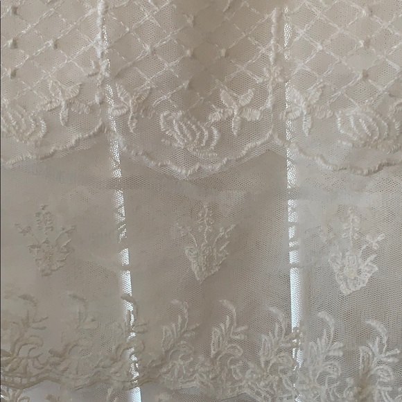 American Eagle White Lace Cropped Tank Top - Picture 3 of 3